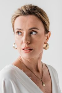 Facelift vs. Non-Surgical Facial Rejuvenation: Which Is Right for You?